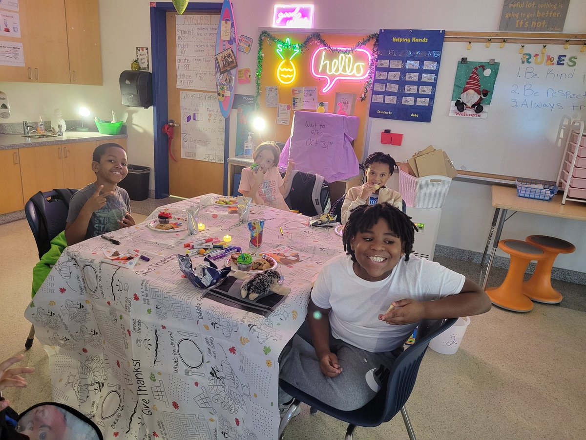 PaigeLPorter1's tweet photo. We are thankful for each other. We are thankful for the community and friendships we have made. Happy fall celebration in room 229! https://t.co/1R3feFxyZ6