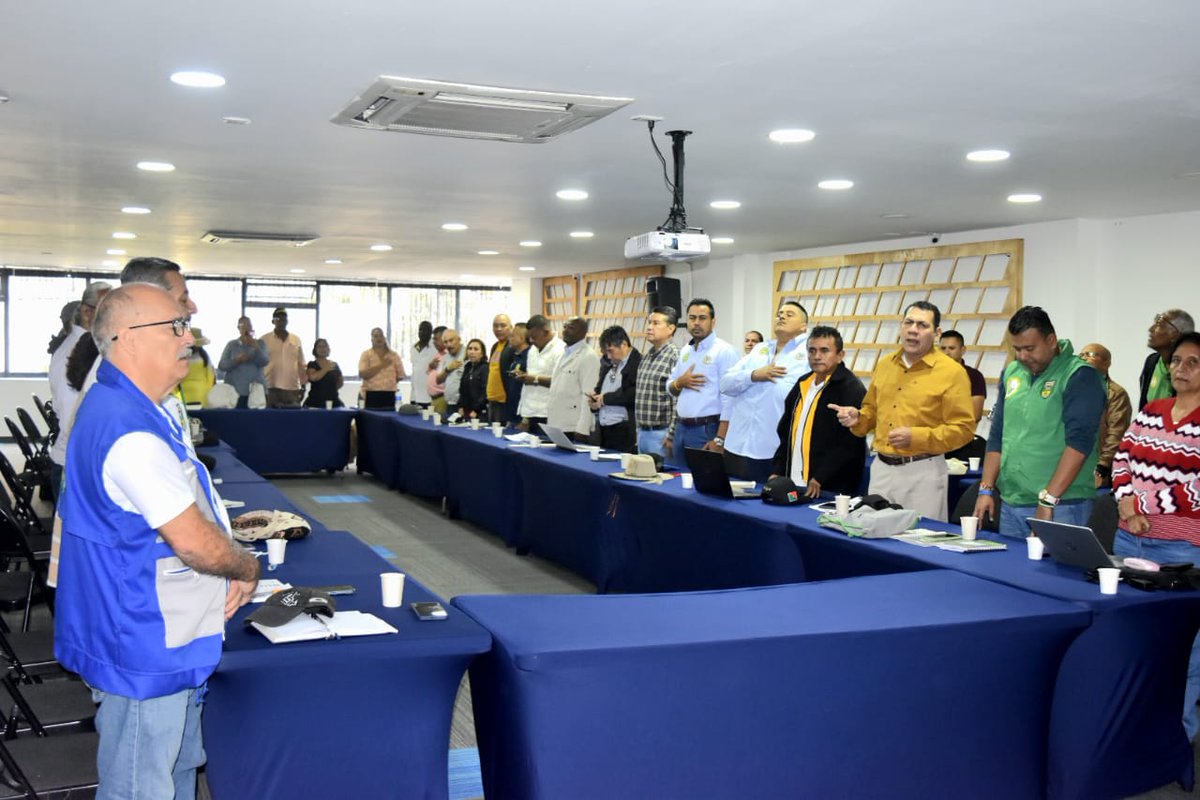 MinInterior's tweet image. Nuestro director para la Democracia, @diegokarachas, socializó la oferta institucional que desde este grupo se tiene para las organizaciones comunales. Desde #ElMinisterioDeLaGente seguiremos trabajando de la mano con los #comunales para continuar fortaleciendo sus capacidades.