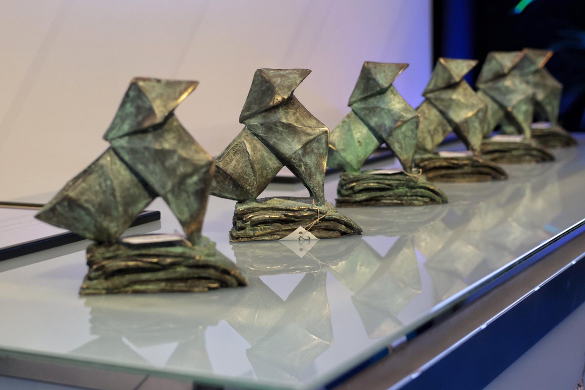 ¡Arranca la gala de entrega de los Premios de Periodismo 'Francisco de Cossío' en su XXXVIII edición!

📰💻🎙️📷📺Estos galardones reconocen el trabajo y la trayectoria de los profesionales de la comunicación de #CastillayLeón

Conoce a los galardonados con el #PremioCossío 👇