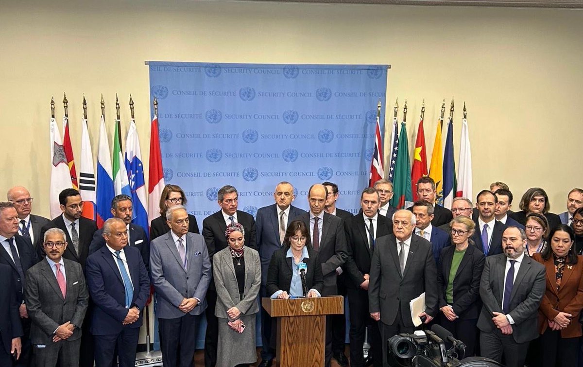 Today Sweden🇸🇪 joined 115+ 🇺🇳 Members States at a joint stakeout, initiated by 🇨🇭, on a call to action for International Humanitarian Law and the Protection of Civilians.

Civilians, UN &amp; humanitarian personnel must be protected — they are not a target!

#GenevaConventions75