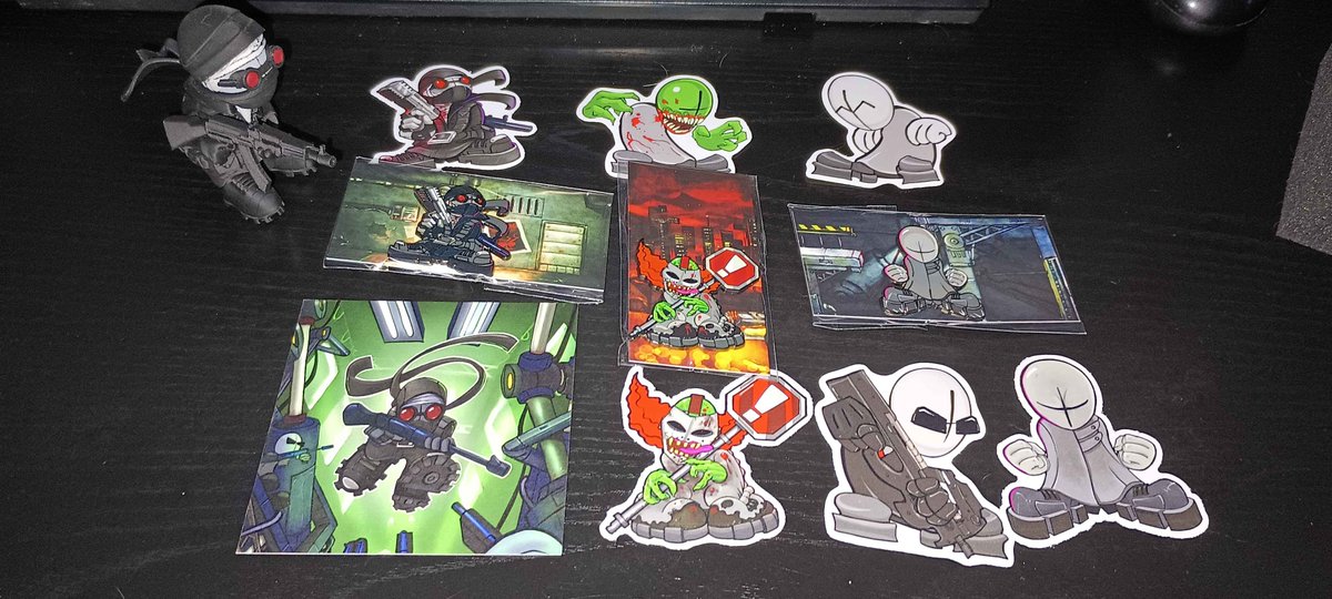 rahkunn's tweet photo. Got the pins last night but got to getting photos today. I love the way Mindchamber draws Madness combat. 

I also have all the plushies from Krinkles and I'm happy to have met both of them at Pico day earlier this year https://t.co/PROaXc0DyG