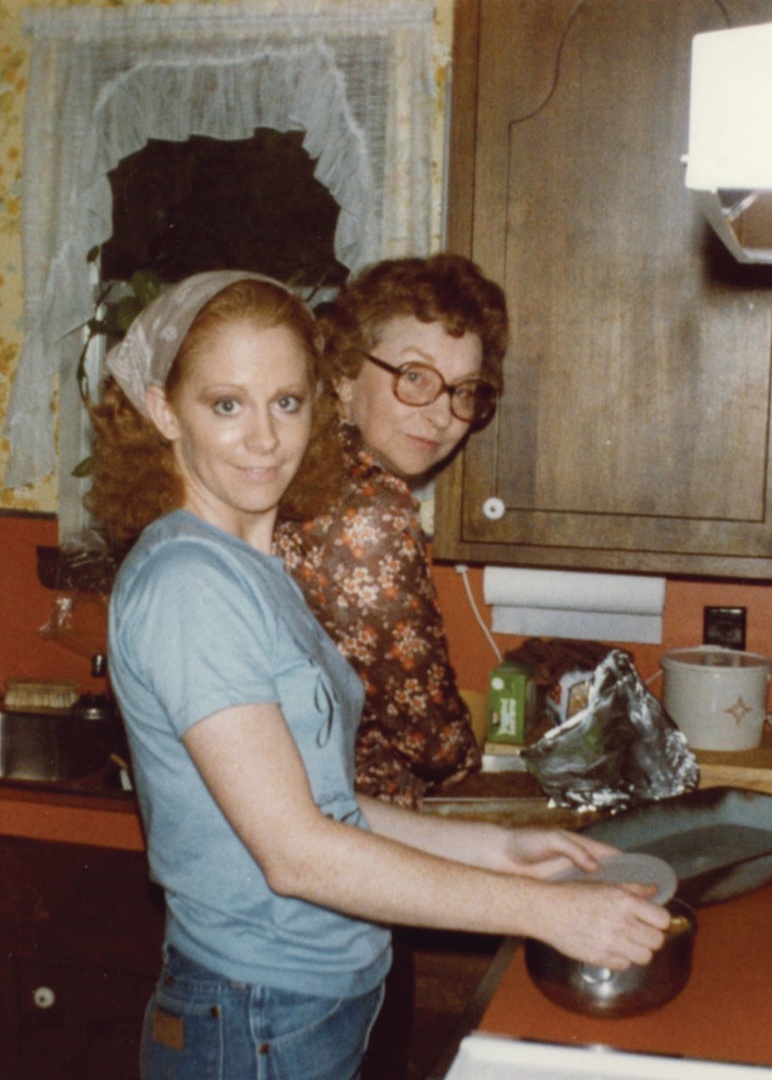 reba's tweet image. The holidays are just a little sweeter when you spend them in the kitchen with family! Swipe to see some of my favorites, including Cowboy Chili and Salted Chocolate Chip Shortbread cookies, from my #NotThatFancy book. Get ahead of your holiday shopping with 46% off for a limited…