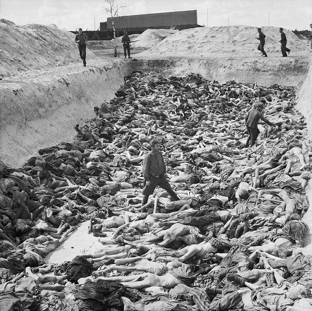 Bergen-Belsen 1945
SS-Arzt Fritz Klein im Massengrab
Kein Vergessen!
Keine "erinnerungspolitische Wende um 180°" (Höcke)! 
Nie wieder Faschismus!
#Entsetzen