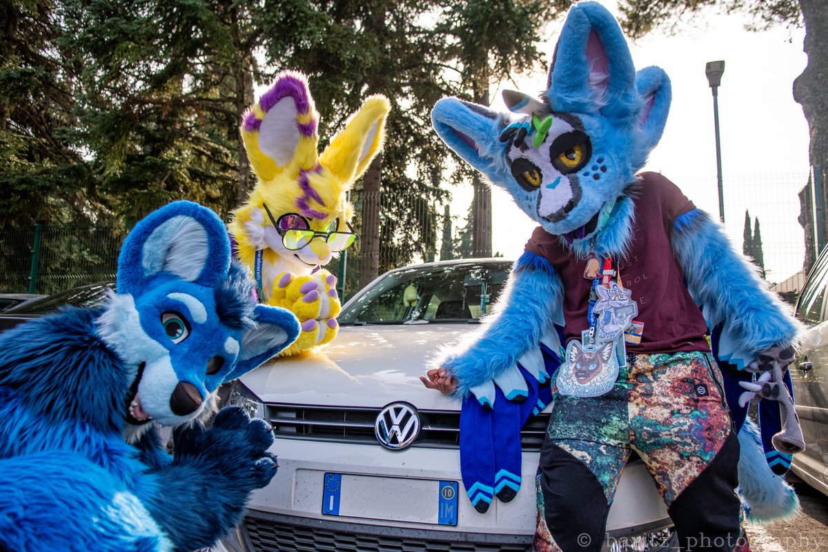 D a s.  A u t o. 
With my Bros <a href="/ThatBlueWolf96/">Tyto</a> and <a href="/Xeno_uwu/">Xeno</a> 🤍

📸 <a href="/Baritz3/">Baritz💙</a> 

#goldenhorn #vw #avali