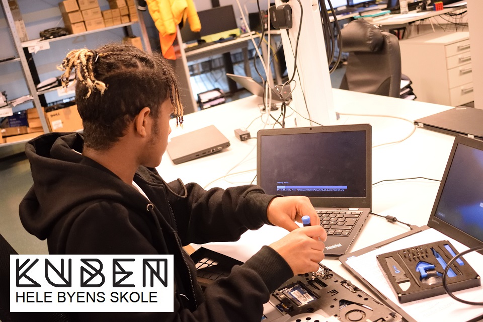 Informatikklinja – 3-årig dobbelkompetanse innen programmering, design og utvikling av IT-systemer + studiekompetanse med vitnemål.
Linja kvalifiserer for de fleste studier, spesielt informatikk, og for læretid innen IT-driftsfaget eller IT-utviklerfaget.
#KUBEN #HELEBYENSSKOLE
