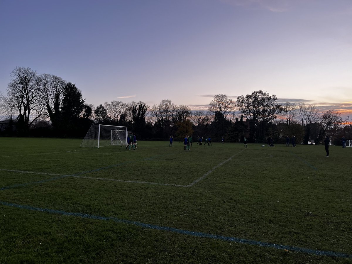 ManorParkSchSM1's tweet photo. The Girls football team were in league action this afternoon as they took on @StDunstansCheam! The girls showed great teamwork and resilience to grab a draw with both teams sharing 1 point each. Great work everyone 👏🏻⚽️@LEOsports7 #MPPAphysicaled https://t.co/LKoraVjTkQ