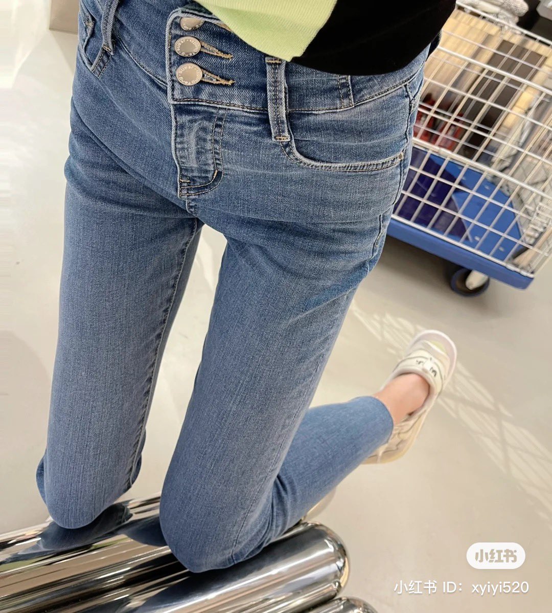 thinspoflix tweet media