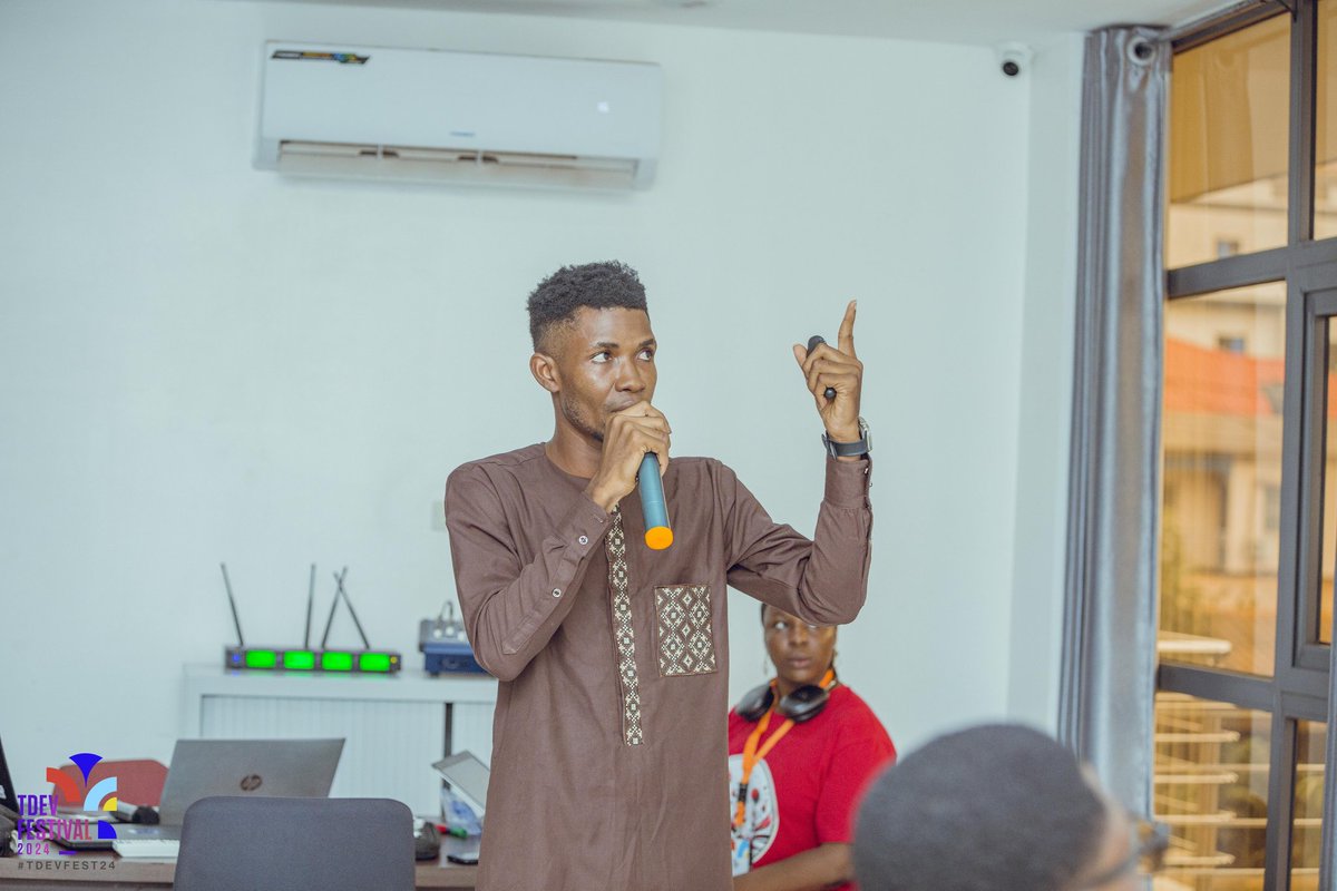 0xWeb3DevRel's tweet image. ✨ What an incredible experience at #TDevFest24!

On Nov 23, I hosted a workshop:  
&quot;Exploring Blockchain: Web Applications &amp;amp; Technological Innovations.&quot;

Grateful for the engaged participants and inspiring discussions. Blockchain is truly reshaping our digital world! 🚀  

#Web3