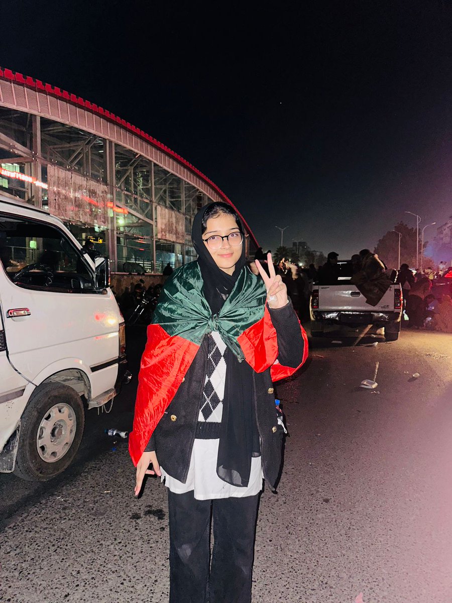 OfficialShehr's tweet photo. ہم یہیں موجود ہیں ✌
فیک نیوز فیکٹریاں ایکٹو ہو گئی ہیں اور اپ کو مایوس کرنے کی کوشش کی جا رہی ہے کوئی اپ کو کہے گا کہ ورکرز واپس جا رہے ہیں نہ ورکر واپس جا رہے ہیں اور نہ وہ پیچھے ہٹ رہے ہیں ان کا حوصلہ بنے فیک نیوز پھیلا کر ان کا حوصلہ نا توڑیں https://t.co/M10DlStMBl