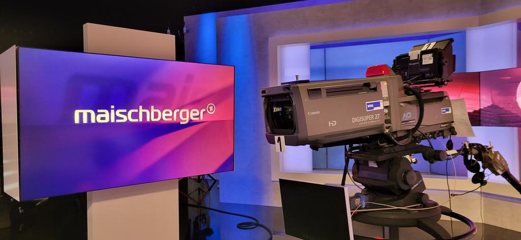 General Carsten Breuer (@bundeswehrgi) on Twitter photo Talkshow mal aus einer ganz anderen Perspektive: Heute Abend bin ich zusammen mit <a href="/ClaudMajor/">Claudia Major</a> zu Gast bei Sandra #Maischberger zum Thema "#Zeitenwende in der #Bundeswehr". Ich freue mich auf die Diskussion. Talkshow mal aus einer ganz anderen Perspektive: Heute Abend bin ich zusammen mit <a href="/ClaudMajor/">Claudia Major</a> zu Gast bei Sandra #Maischberger zum Thema "#Zeitenwende in der #Bundeswehr". Ich freue mich auf die Diskussion.