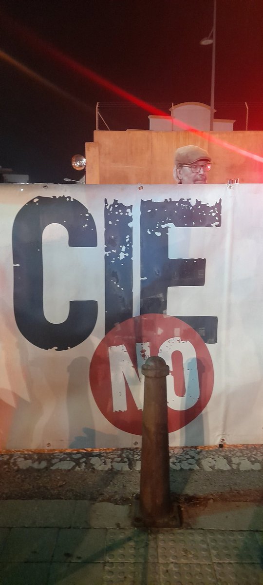 valenciaacoge1's tweet photo. Nos concentramos un mes más para exigir el cierre definitivo de estas cárceles generadoras de violencias por #racismo institucional #CIEsNO. Basta de criminalizar la Inmigración! En medio de la #DANA se están produciendo redadas por perfil racial #StopRedadas #RegularizaciónYA https://t.co/spHBCTgD8w