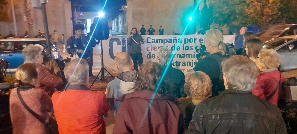 valenciaacoge1's tweet photo. Nos concentramos un mes más para exigir el cierre definitivo de estas cárceles generadoras de violencias por #racismo institucional #CIEsNO. Basta de criminalizar la Inmigración! En medio de la #DANA se están produciendo redadas por perfil racial #StopRedadas #RegularizaciónYA https://t.co/spHBCTgD8w