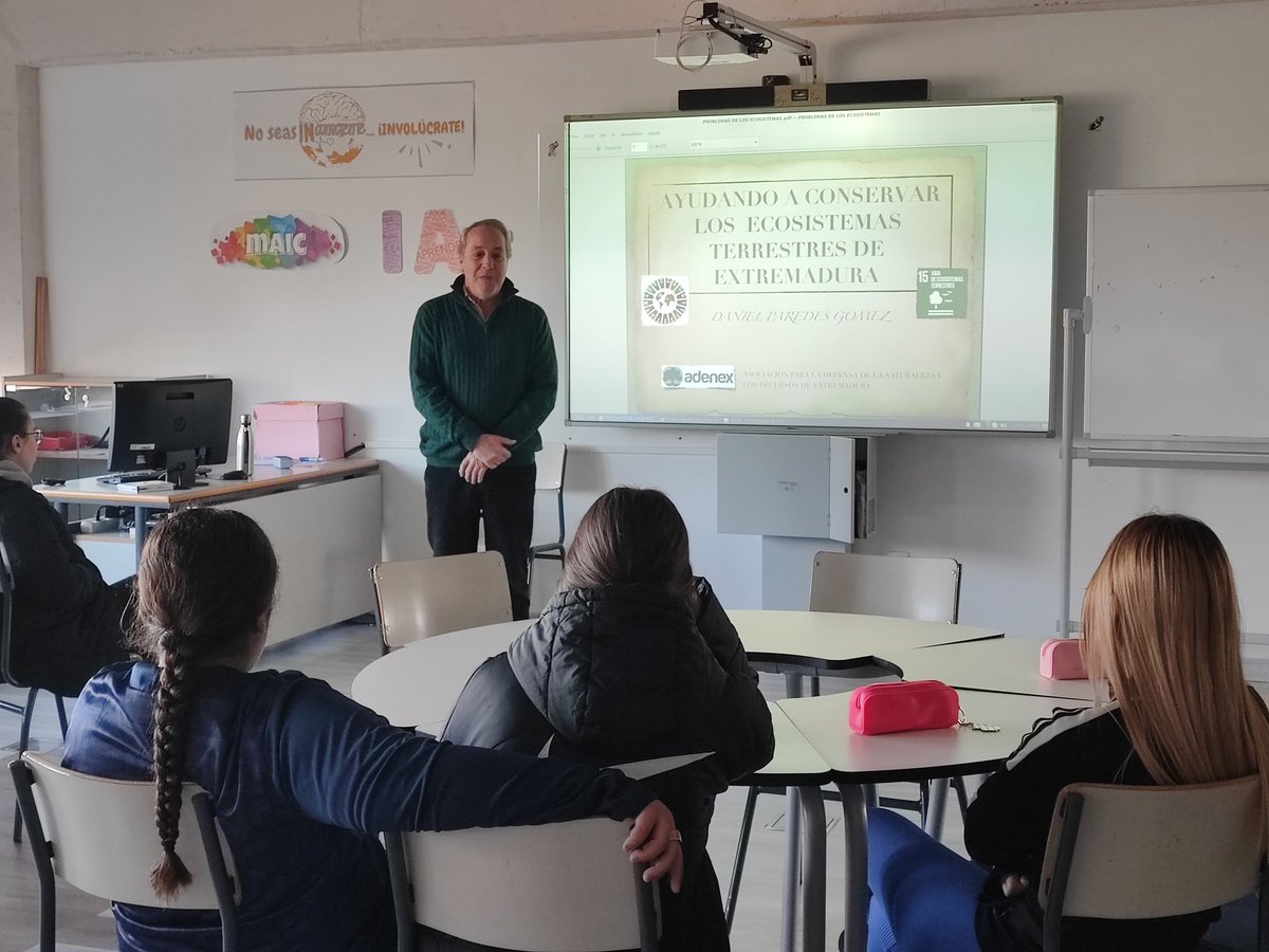 IESO_SlaMesta's tweet photo. 🌍🤝 ¡Inspiración y conciencia ambiental en nuestro centro!
Gracias a Daniel, voluntario de @adenexorg, por sus charlas educativas sobre las problemáticas medioambientales, con especial enfoque en Extremadura.
Fase 2: Concienciación ✅
 https://t.co/aBa1esGMnf https://t.co/XKOcP7228h