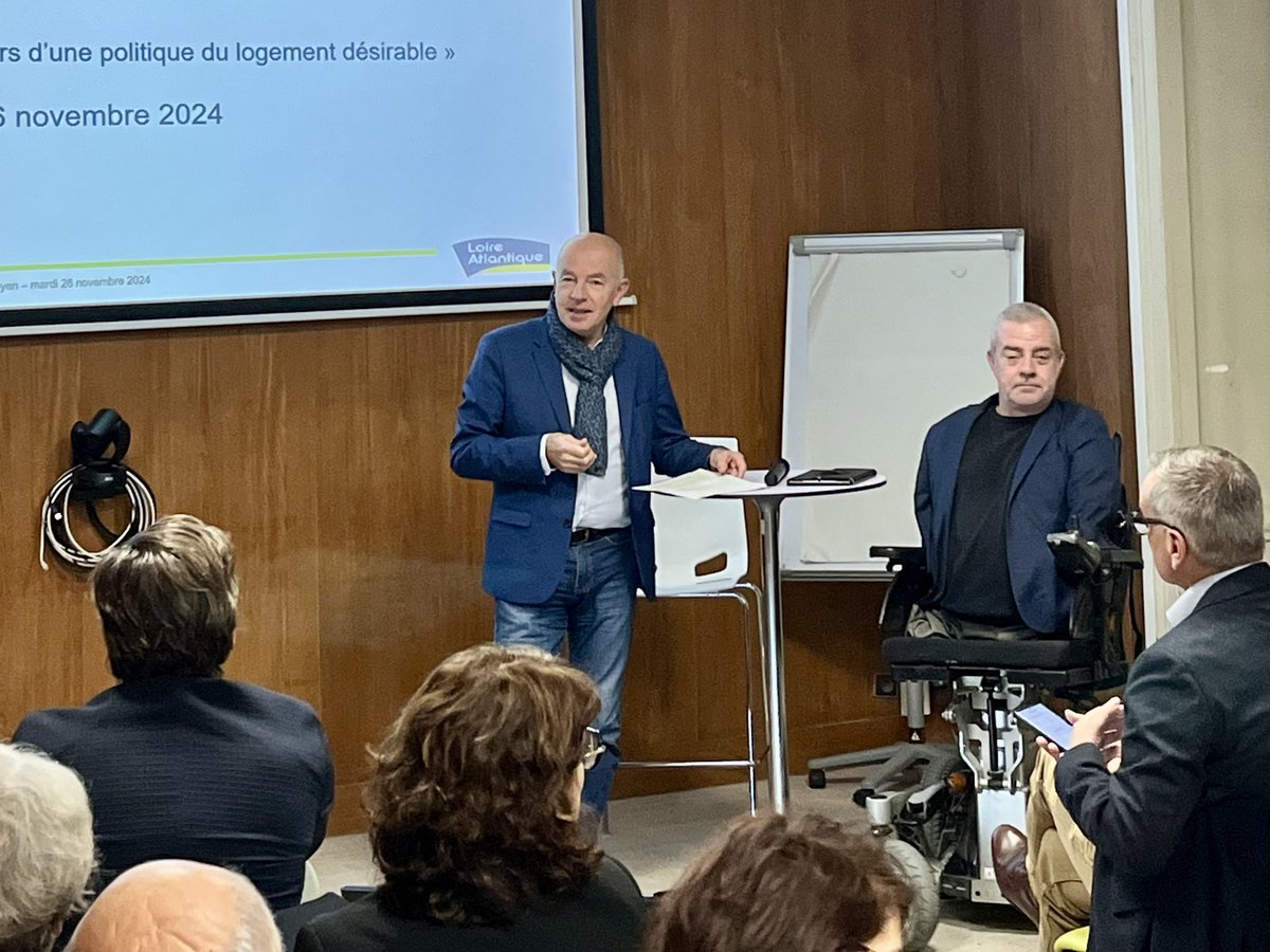 Michel_MENARD's tweet photo. Pendant 1 an, 25 citoyennes & citoyens réunis par #ImagineLA ont planché sur la question clé : comment construire 12000 logements/an en #LoireAtlantique tout en respectant la planète ? Place au bilan avec David Martineau autour de leurs propositions. Merci à eux pour ce travail ! https://t.co/iLvOOSasjW