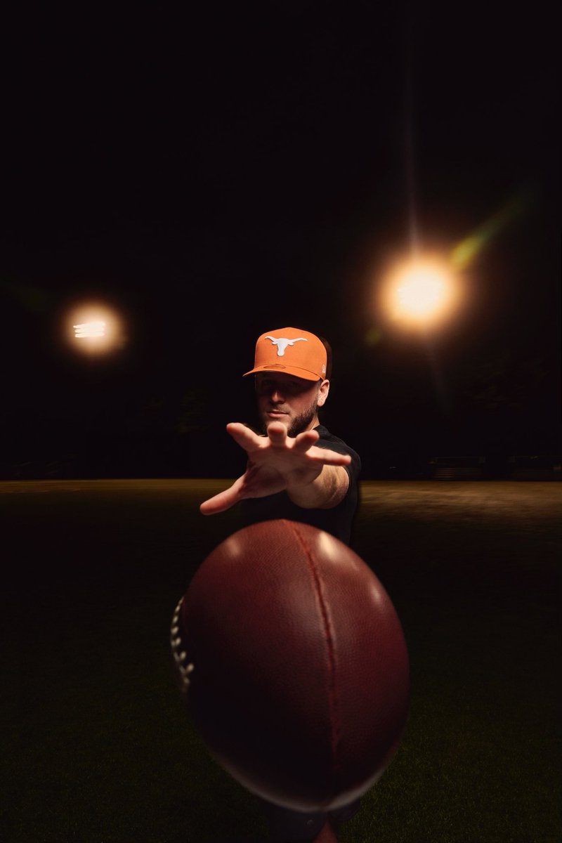 QuinnEwers's tweet image. Old Rivalry, High Stakes.
Get your burnt orange caps at neweracap.com/college @NewEraCap #NewEraAmbassador