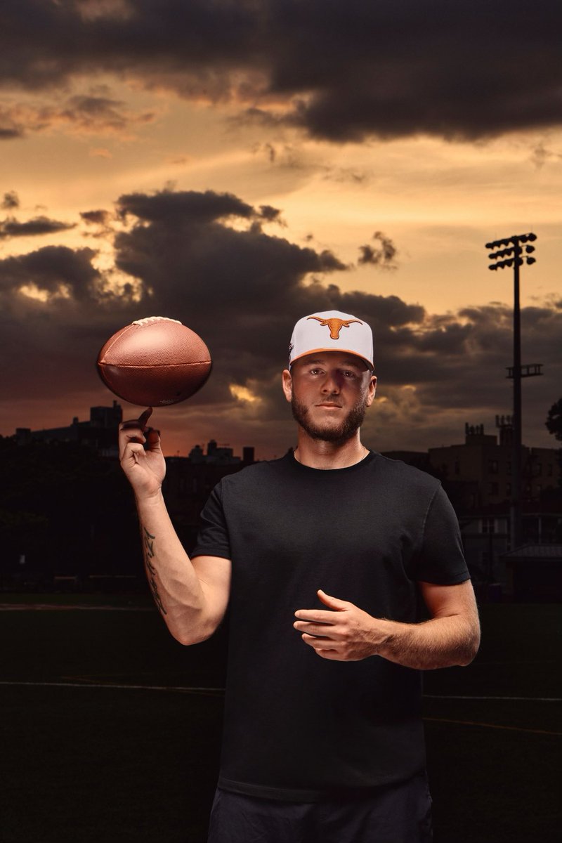 QuinnEwers's tweet image. Old Rivalry, High Stakes.
Get your burnt orange caps at neweracap.com/college @NewEraCap #NewEraAmbassador