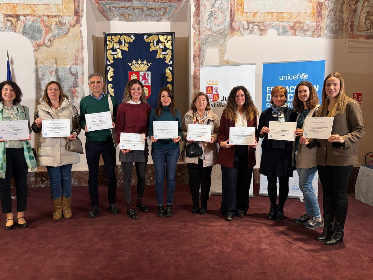 RECONOCIMIENTO A CENTROS REFERENTES <a href="/UNICEF/">UNICEF</a> 

Al acto, celebrado en <a href="/educacyl/">Educación JCyL</a> y al que ha acudido nuestra delegada de Pastoral, Mª Rosa González, han reconocido la labor de 63 escuelas de Castilla y León, entre las que se encuentra La Salle Burgos.
 
<a href="/unicef_es/">UNICEF España</a> <a href="/lasallearlep/">La Salle Arlep</a>