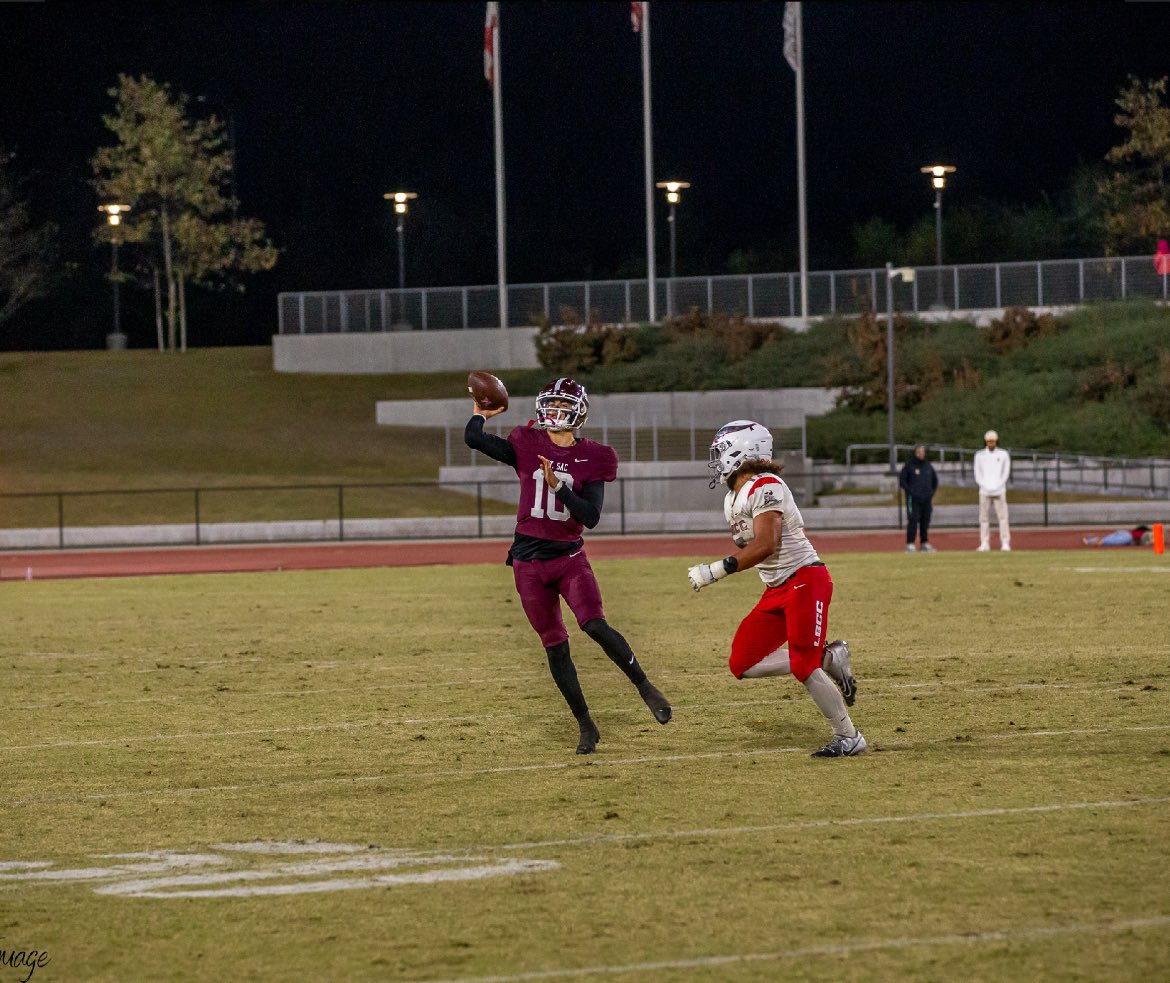 QBJ_Bone's tweet photo. Grateful for the opportunity to keep competing in the playoffs. I’ve earned 2 years of game film in California’s toughest JUCO conference and still have 3 years of eligibility. Staying locked in on the goal of a championship while searching for my 4-year home. #Jucoproduct  
🎥 https://t.co/3TMTeg8Ufi