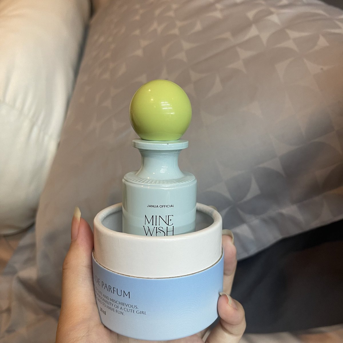 takeanapnsleep's tweet photo. ส่งต่อน้ำหอม mine wish ค่า 
150฿ ส่งฟรี

น้องกลิ่นหอมมาก แต่ไม่ใช่สไตล์เราเท่าไหร่ค่า ลองฉีดไป 1 ปื้นค่ะ🥺
#น้ําหอมน้องอินจุน #ส่งต่อน้ําหอมjanua #ส่งต่อน้ำหอม https://t.co/24OeRL05ig