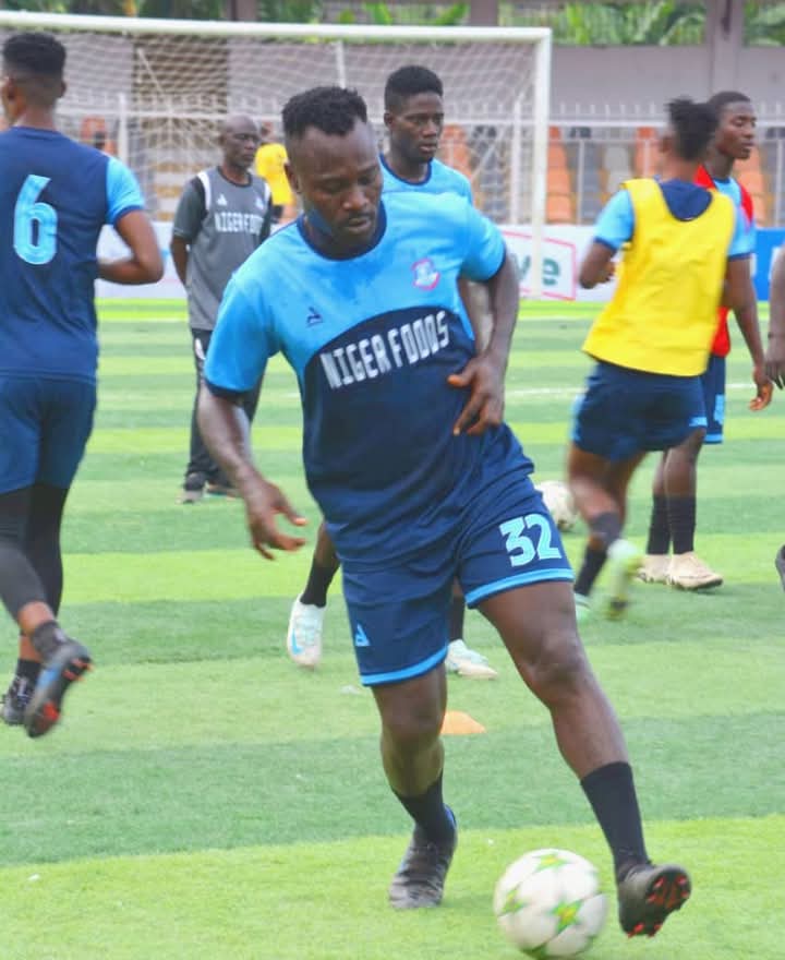 NigeriaPFL's tweet photo. Training in focus ahead #BAYTOR 

Earlier today Niger Tornadoes had one final pre-match moment before tomorrow's game 🆚 Bayelsa Utd 

🕓 4pm 🇳🇬 
🏟️ Samson Siasia Stadium
📍 Yenagoa 

#NPFL25 

📸 @NigerTornadoes https://t.co/ABqqz5S6V0