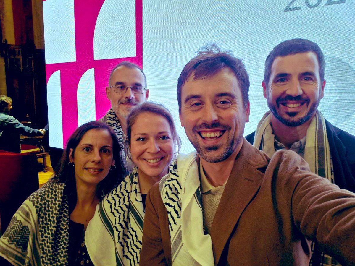 Avui hi ha una gran absència en la recollida de les Medalles d’Honor de Barcelona: els companys i les companyes de <a href="/Palestina_cat/">Comunitat Palestina Catalunya</a> 

Des de <a href="/bcnencomu/">Barcelona En Comú</a> lamentem que les polítiques del govern Collboni hagin fet impossible la seva presència

El nostre reconeixement