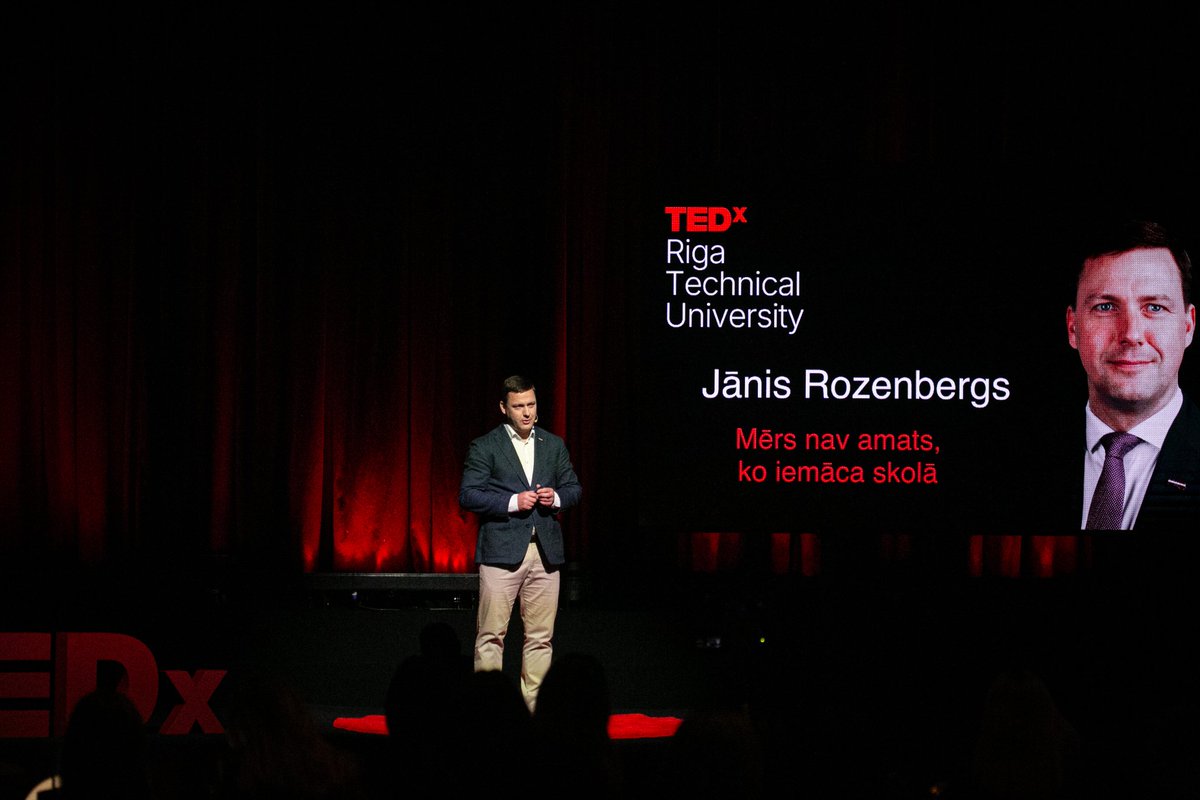 RozenbergsJ's tweet photo. Paldies RTU un TEDx par iespēju padalīties ar savu stāstu jauniešiem! 😊🙏🏻 #rtu #tedx #cesis https://t.co/72PTx0Ix7T