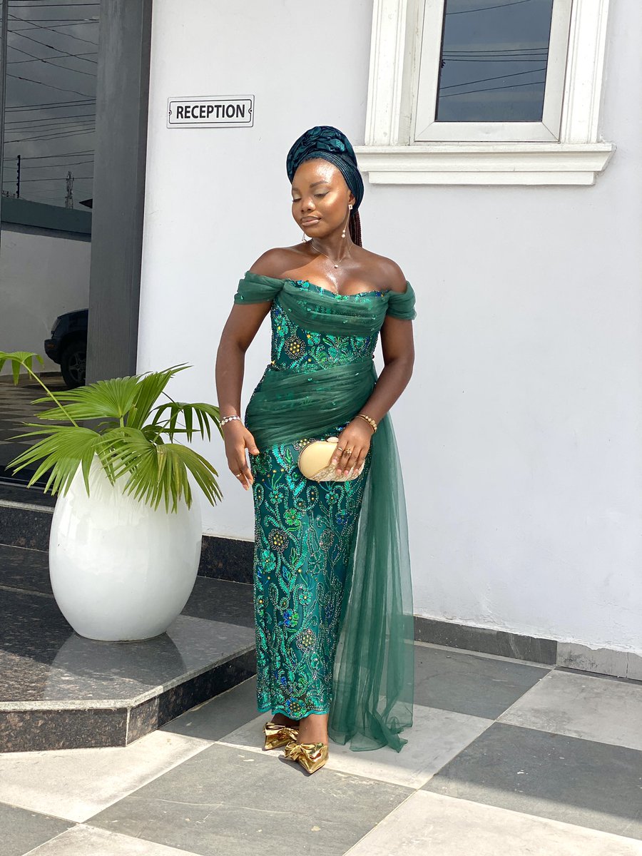 FavourPraise_'s tweet photo. Celebrated love and showed up as the groom’s sisterrrrrr. 💚 https://t.co/3qaPcdpazx