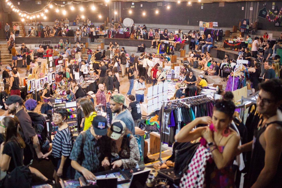 ARTE De Cuerpxs y Almas: Feria Kontrabando se despliega en espacio de memoria del Estadio Nacional culturizarte.cl/de-cuerpxs-y-a… @feriakontrabando