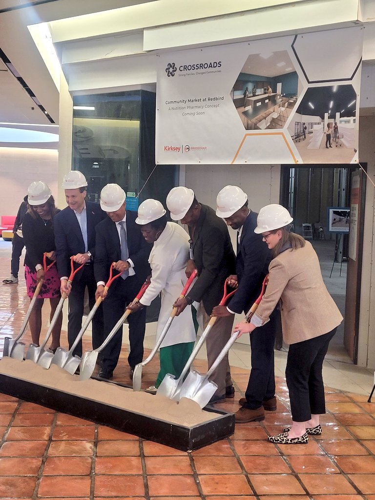 RedbirdDPD's tweet image. Celebrating our new neighbor at the Shops at Redbird. Congratulations, CrossRoads, and thank you for your commitment to serving our community. We look forward to future partnerships.