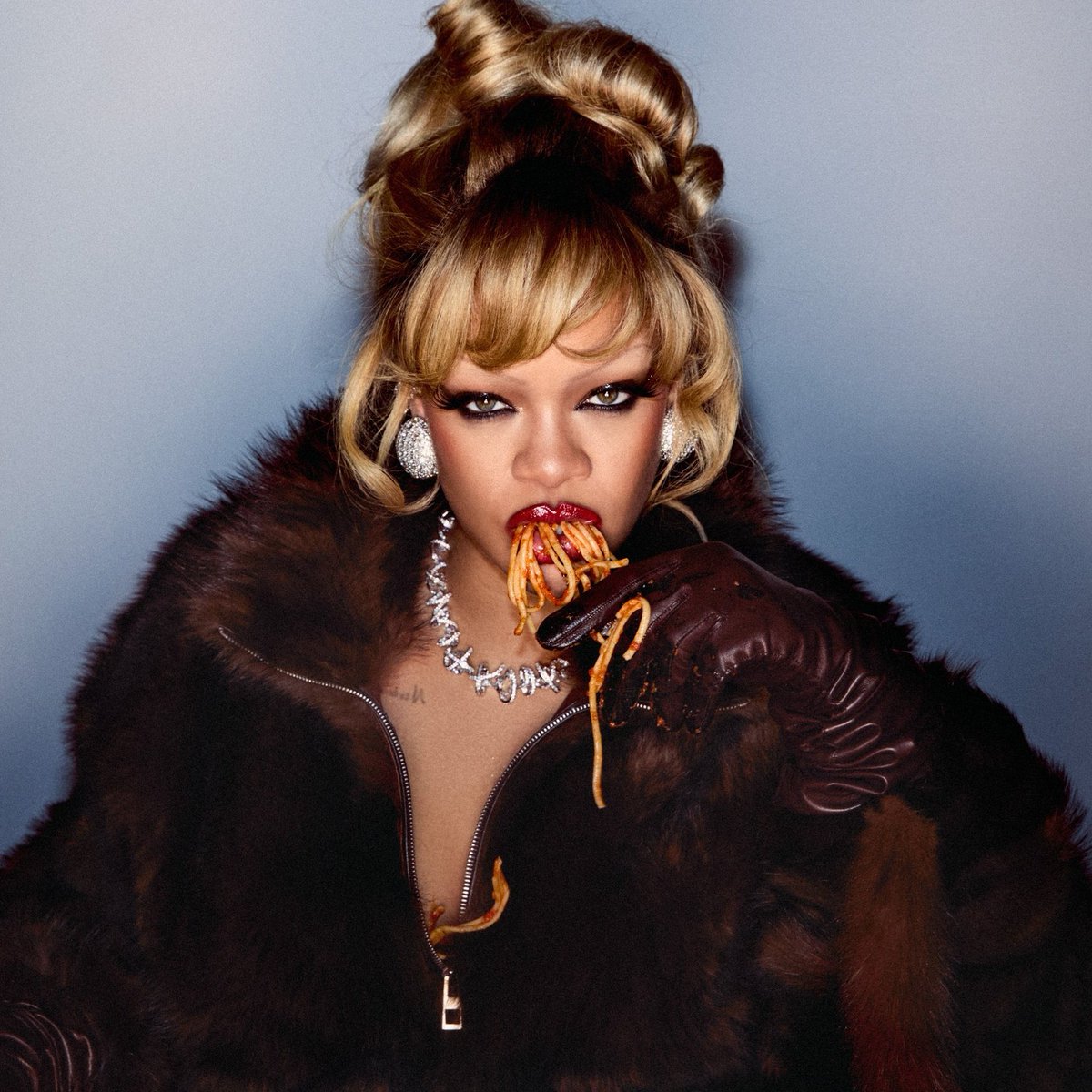 Rihanna | HQ tweet media