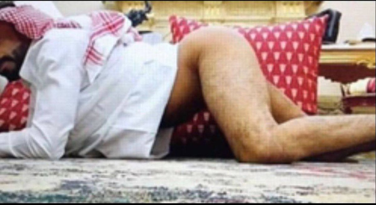 التعوسي يموت بالكذب هذا تمثال لسعودي في هيرفورد في ألمانيا لسعودي منجعص للرايح والجاي 
وهذا تقليد الأجداد👇🏻لوحة الموناطيزا السعودية🇸🇦💪🏻