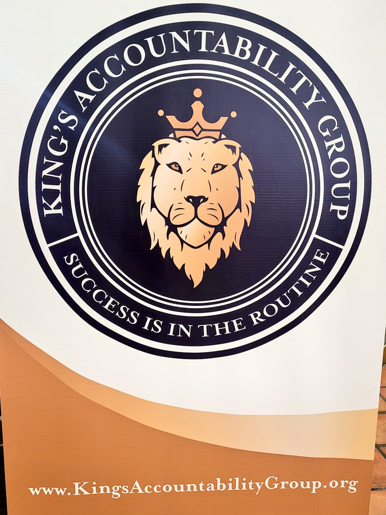 RedbirdDPD's tweet image. Proud to assist King's Accountability Non-profit Organization in giving away suits to youth in the community.