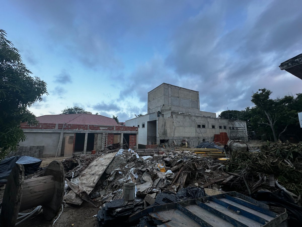 Hoy debía entregarse completamente restaurada la sede de la Facultad de Bellas Artes de la Universidad del Atlántico. Nuevamente, no se entregó. Hice un recorrido para hablar sobre eso. 
Gracias <a href="/Contexto_Media/">Contexto Media</a>
contextomedia.com/bellas-artes-s…