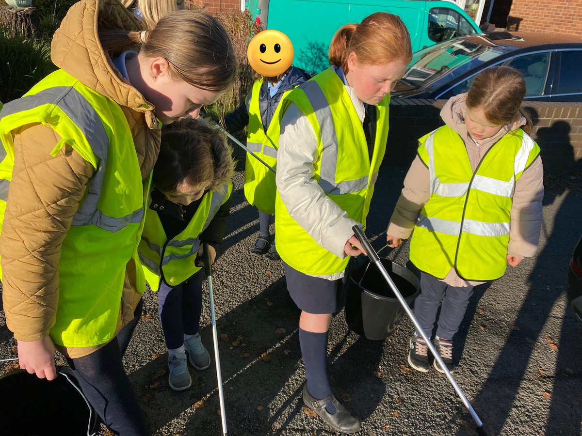 StJamesCEPri's tweet photo. 🚯♻️Last month, in their first Eco-Council meeting, our class eco-councillors discussed the importance of looking after our local area and one of the children suggested a litter pick. Today, Eco-Council collected 7 buckets full of litter! Well done Eco-Council! ♻️🚯 https://t.co/ofwrROBdme