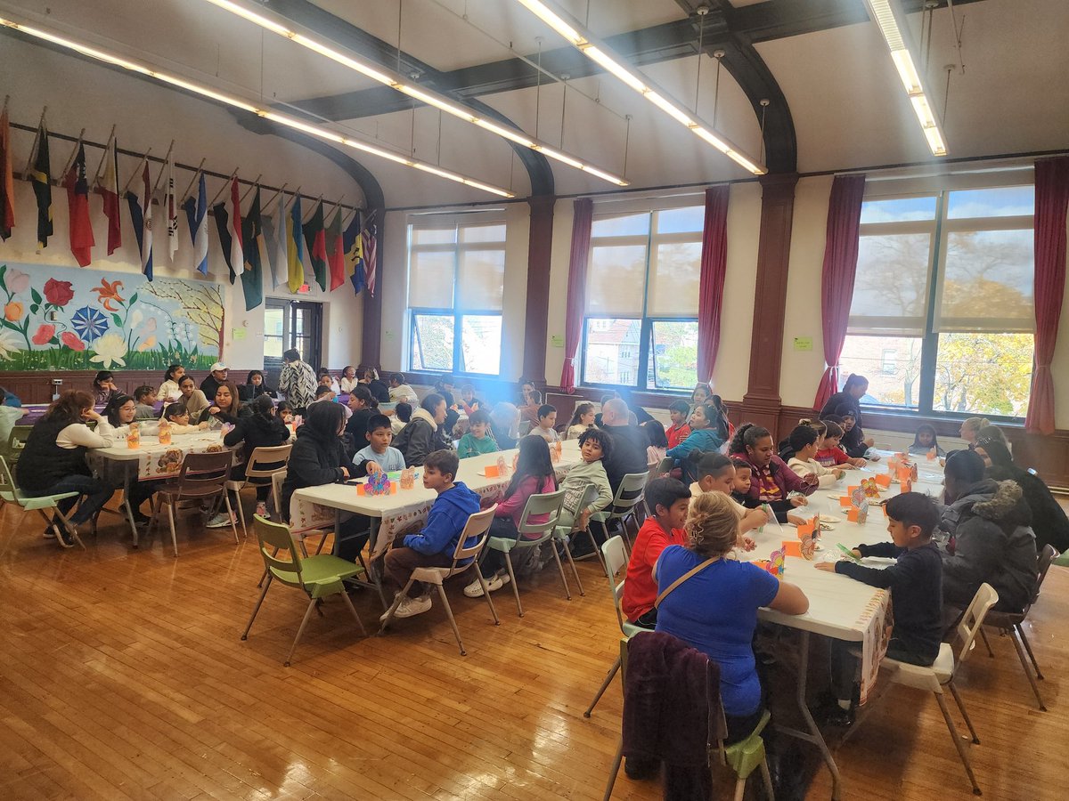 SiragusaStudent's tweet photo. We welcomed in our 3rd grade families to do a Native American craft project today alongside students. #yonkersmagic @YonkersSchools @ErikWrightYPS https://t.co/SMxYxp3fvH