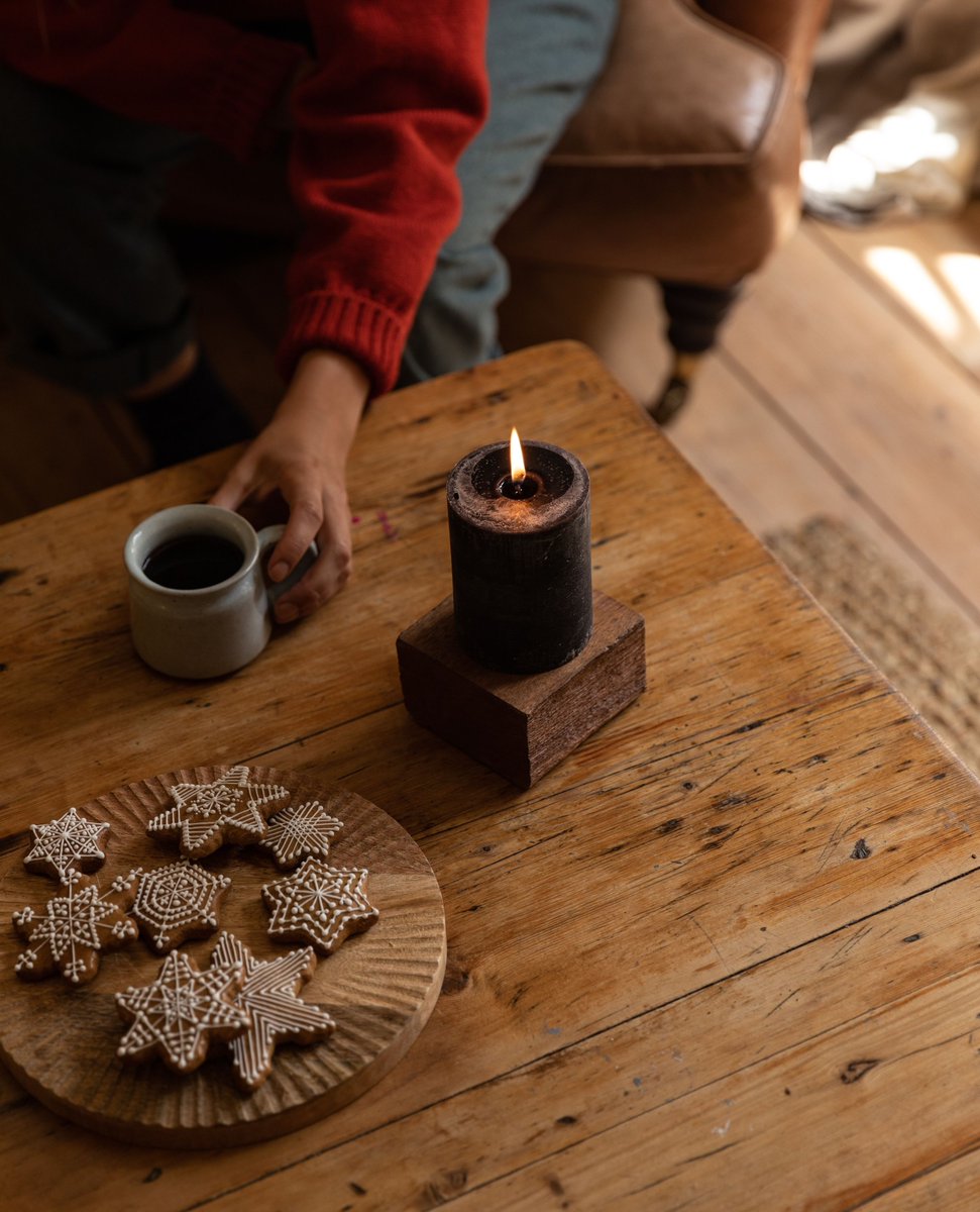 StEvalCandleCo's tweet photo. As the temperatures drop, we turn to cosy, comforting scents to fill our homes with warmth 🍂
⁠
Oak, with its soft, woody oakmoss scent cosseted in rich, warm spice, is the perfect choice for this season > https://t.co/iG0cVvDvxf https://t.co/iUsnmrxUDb