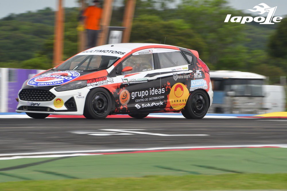 Buena noticia para el cierre de la temporada del <a href="/ACSuperturismo/">Superturismo Uruguayo</a> <a href="/AUVO2/">AUVO</a> . Guillermo Laguardia <a href="/Guillelaguardia/">Guillermo Laguardia</a> corre con el Ford del salteño André Lafón. 
Mañana a las 12 hs. hablamos con Guillermo en la <a href="/CarveDeportiva/">Carve Deportiva</a> y nos da todos los detalles.