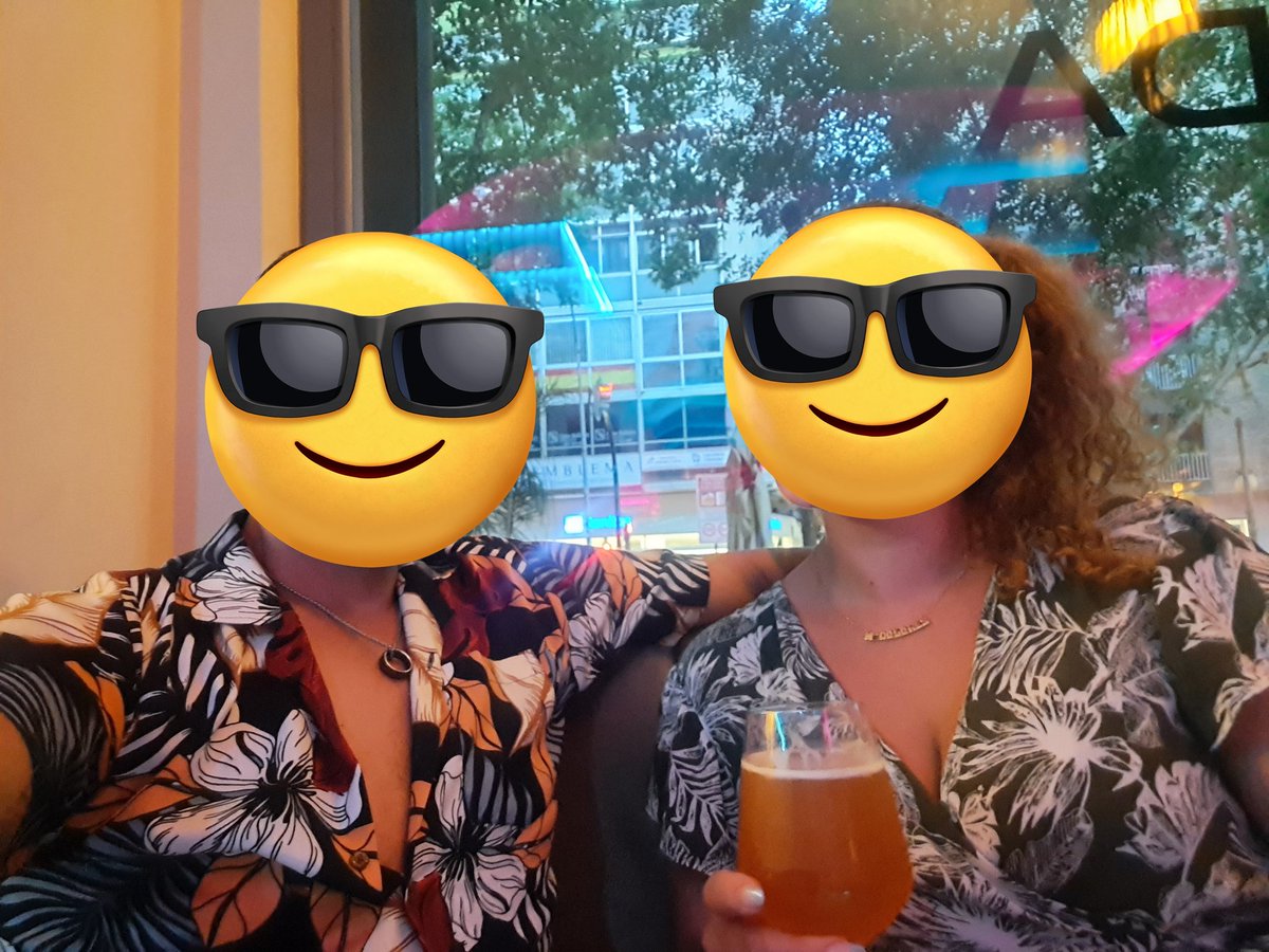 Pregunta
Ayer estuvimos en un bar de cordoba con billares con una pareja.
No solo cambiamos las parejas de juego sino también el rol de novio/novia en casa partida y estábamos calentitos 🥵
La gente del bar flipando.
¿Que pensarías al vernos?