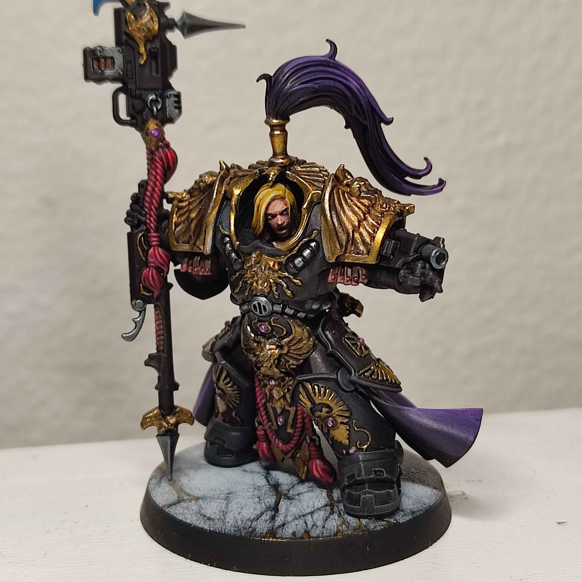 Walrus_Winner's tweet photo. Shield-Captain in Allarus terminator armor painted up, sometimes i really wish i just did all gold for my custodes because these take so long to paint 🦞
#Warhammer40k #WarhammerCommunity #miniaturepainting https://t.co/ly1Pq2fZK6