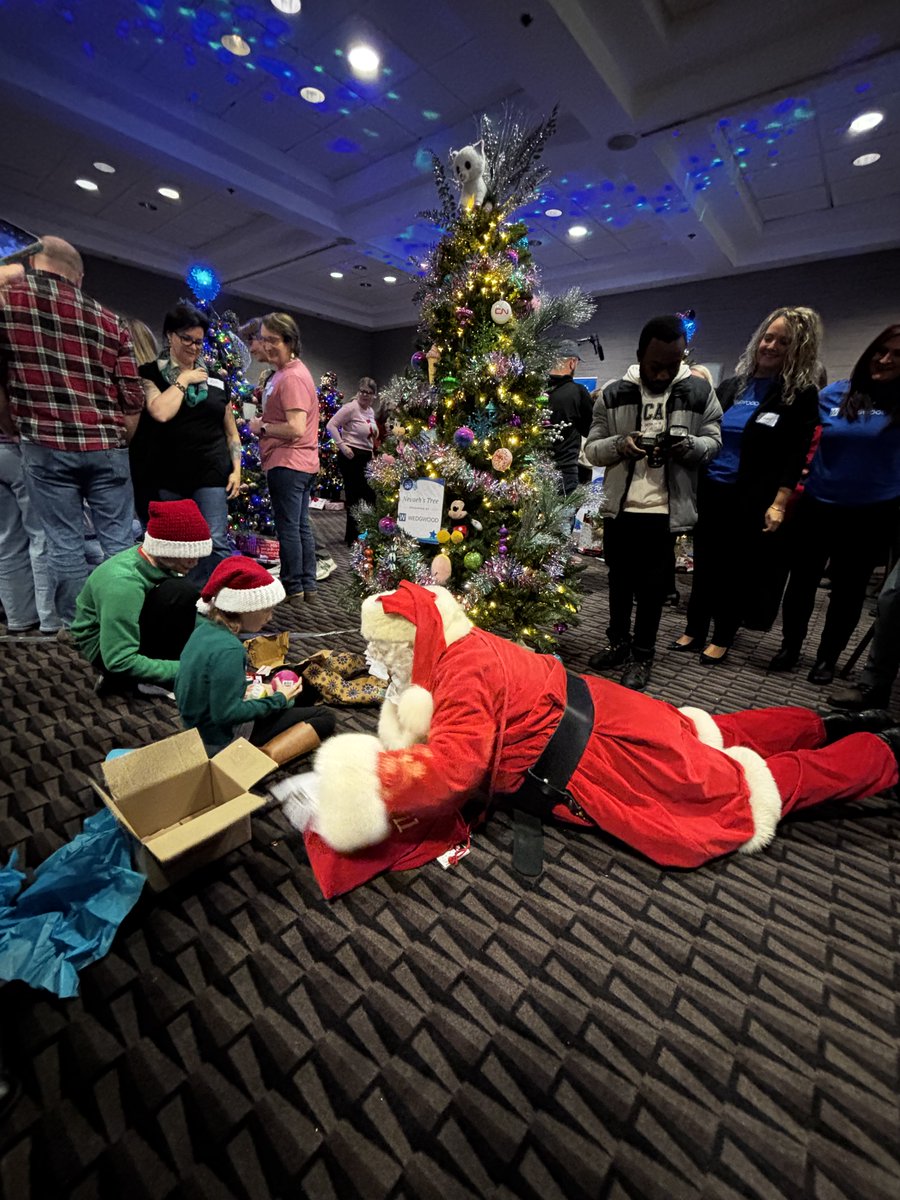 WedgwoodIns's tweet photo. Our team is proud to support @makeawishNFLD 's Trees of Joy by decorating a tree for brave Nevaeh. Wishing her and her family a joyous holiday season of hope and strength. ๐๐ #WedgwoodCares #TreesOfJoy #MakeAWishCanada https://t.co/6wIEobUpGt