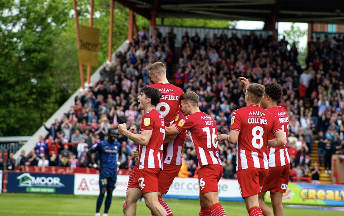JackBunclark's tweet photo. Stansfield’s special return home! The last time the striker played at St James Park he scored an emphatic hattrick on his last appearance for Exeter City. I’m sure he’ll get a great reception tonight, if he plays. Magical memories for Exeter’s beloved son. #ECFC https://t.co/0yNNoBniZe