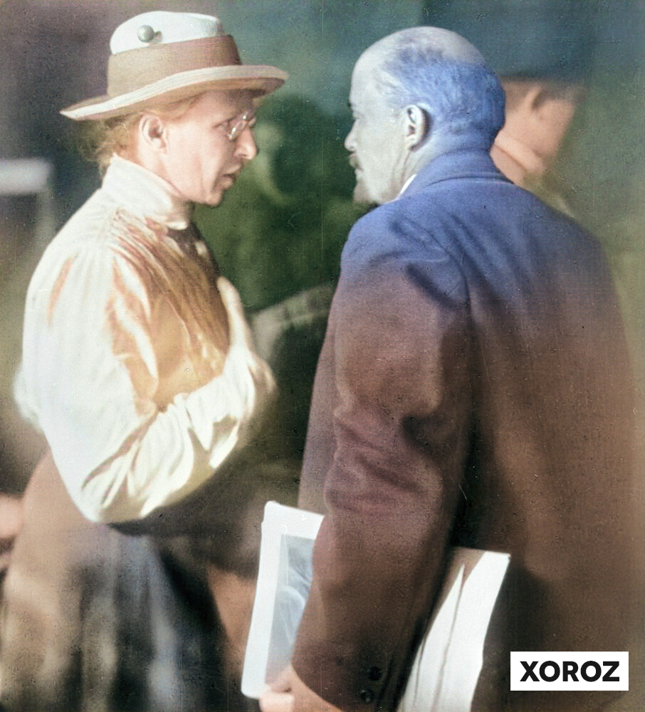 Vladimir Lenin ve Yelena Stasova İkinci Komintern Kongresi sırasında. Moskova. 1920. 
Fotoğrafçı Viktor Bulla.