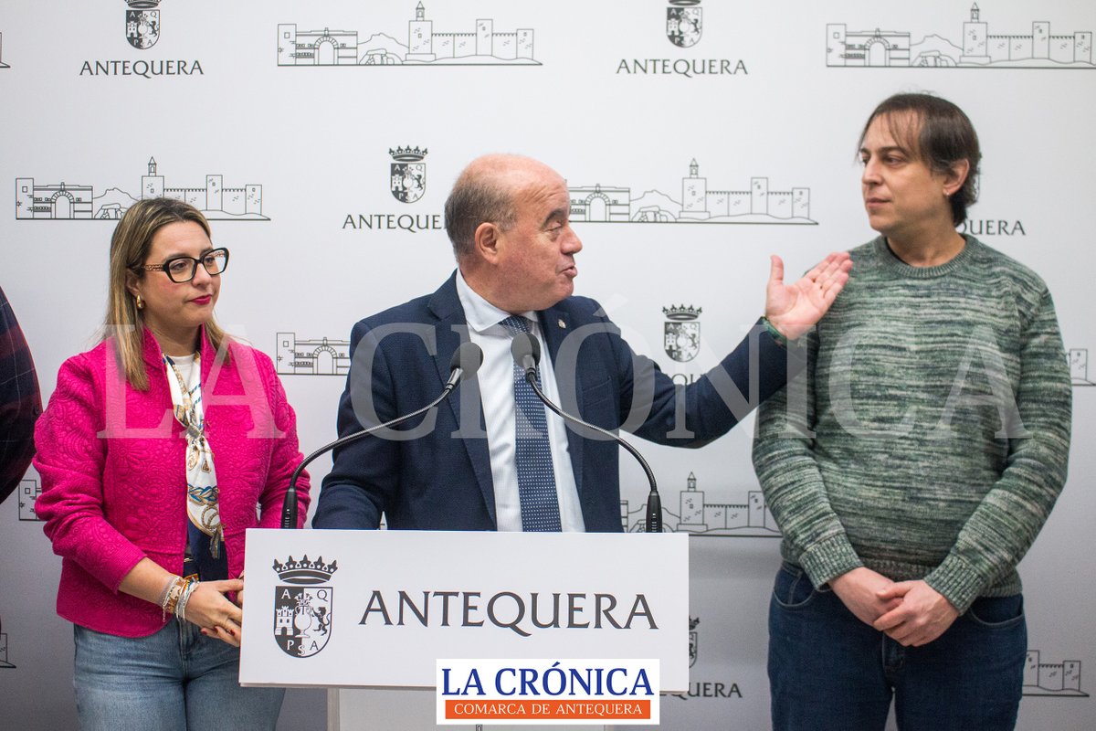 #Carnaval | #Antequera da a conocer al que será el pregonero de su Carnaval 2025, Agustín González de <a href="/PubLebistrot/">PubLebistrot</a>, a petición de las agrupaciones carnavalescas de la ciudad

▶️ También se anunció al autor del cartel anunciador, que en esta ocasión será Santiago Mejías