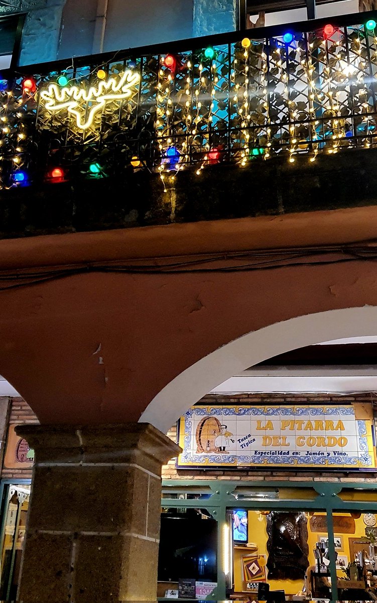 Mira <a href="/LaRevuelta_TVE/">La Revuelta</a>, las luces de moda para estas navidades!! 🦌🎅🏽🎄