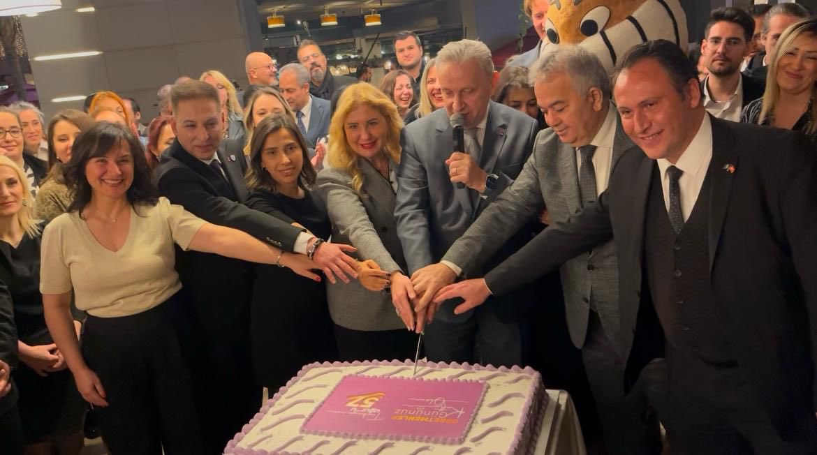 Uğur’umuzun 57.yaşını bu akşam Antalya okullarımız Çallı Kampüs, Konyaaltı Kampüs ve Muratpaşa Kampüslerimizin değerli yönetici ve öğretmenleri ile birlikte kutladık. Tüm öğretmenlerimizin Öğretmenler günü kutlu olsun. Nice Uğur’lu yıllara💜 #türkiyeninuğuru57yaşında