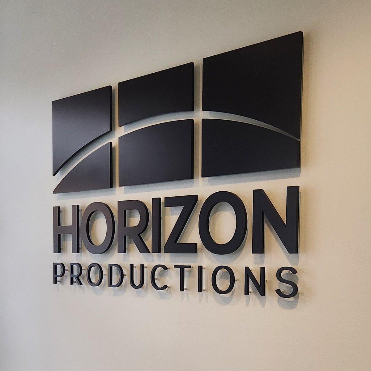 capital_sign_nc's tweet image. Pleasure making Horizon Productions feel more at home with their new #InteriorSignage 🎥✨ 

#Interior #Signs #CustomSignage #Custom #CompanyLogo #CompanySign #BusinessSignage #CustomSign #SignInstallation