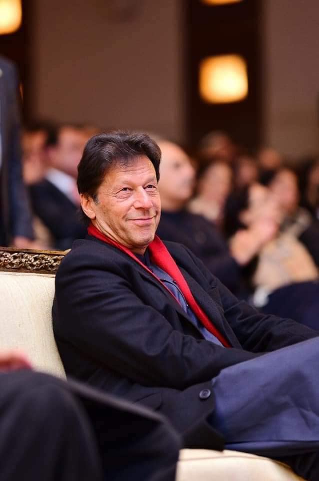 The one and only true leader ... salute to your bravery ✨ The right man <a href="/ImranKhanPTI/">Imran Khan</a>  <a href="/PTIofficial/">PTI</a> <a href="/MalBokhari/">Barrister Maleeka Bokhari</a>  🇵🇰

#ImranKhanFightingForPakistan
#DChowk
#Islamabad
#نومبر24_یوم_انقلاب
