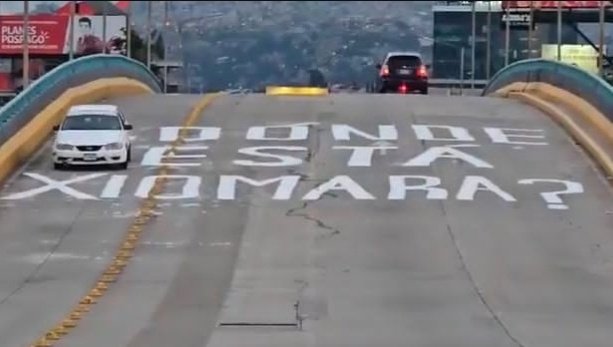 Abg49Bernardez's tweet photo. Siendo objetivo ante la pregunta, @XiomaraCastroZ se encuentra en todos los hogares a través de los espacios publicitarios que le transmiten las televisoras 🇭🇳; si en algún momento se prometió 0 pauta publicitaria, considerese como otra promesa incumplida. #sialaextradicion https://t.co/9ifXnWEJ0w
