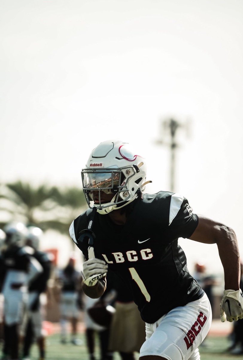 Honored to be recognized as Second Team All Conference Wide Receiver!!!
<a href="/PitLifeCoachP/">Brett Peabody</a> <a href="/CoachSilvernail/">Jericho Silvernail</a> <a href="/Mcoop_Coach/">Coach marques</a> @VGOH_LBCC <a href="/JUCOFFrenzy/">JUCO Football Frenzy</a>