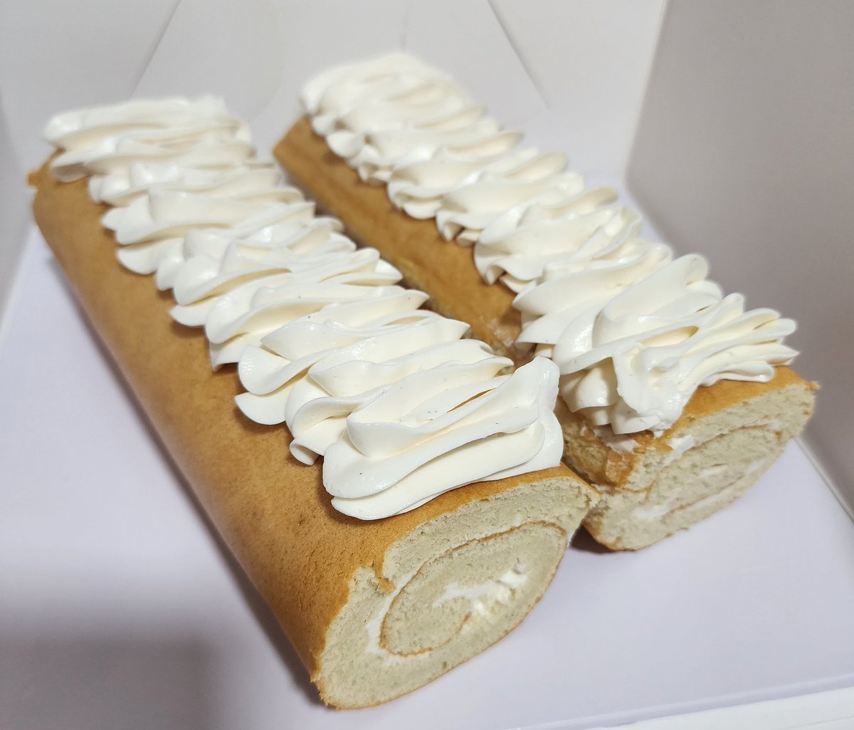 MoxysP's tweet image. Swiss rolls are a fav 😍 

#swissroll #rollcake #desserts #dessertmaker #pastrychef #cakemaker #pagesbydammyvisibilitydrive #PBDfoodanddrinks
@_DammyB_
@pagesbydammy